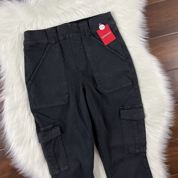 Spanx Size Petite Medium Washed Black Stretch Twill Ankle Cargo Pants - Picture 2 of 9
